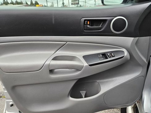 Used 2012 Toyota Tacoma PreRunner w/ SR5 Pkg image 10