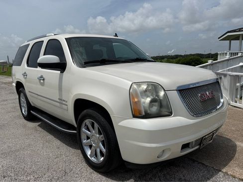 Used 2012 GMC Yukon Denali RWD image 3