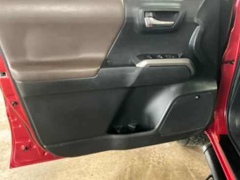 Certified 2022 Toyota Tacoma Limited image 14