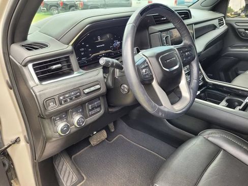 Used 2023 GMC Yukon Denali w/ Advanced Technology Package AWD/4WD image 30
