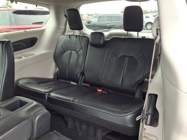 Used 2019 Chrysler Pacifica Limited FWD image 28