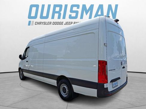 Used 2025 Mercedes-Benz Sprinter 2500 image 4