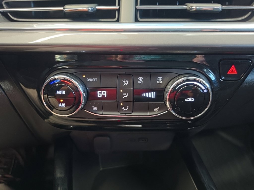 Used 2025 Chevrolet Trax ACTIV FWD image 23