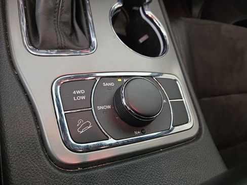 Used 2022 Jeep Grand Cherokee Laredo X image 26