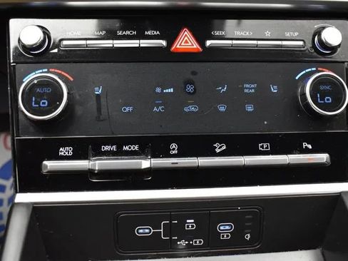 Used 2025 Hyundai Santa Fe SEL FWD image 32