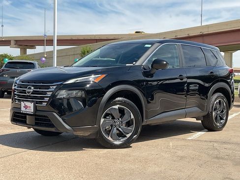 Used 2025 Nissan Rogue SV image 2