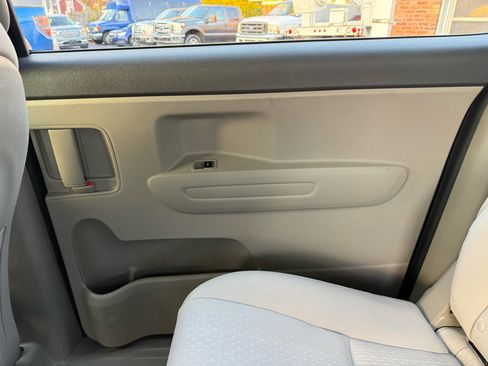 Used 2018 Kia Sedona L image 35