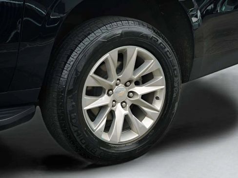 Used 2024 Chevrolet Suburban Premier image 28