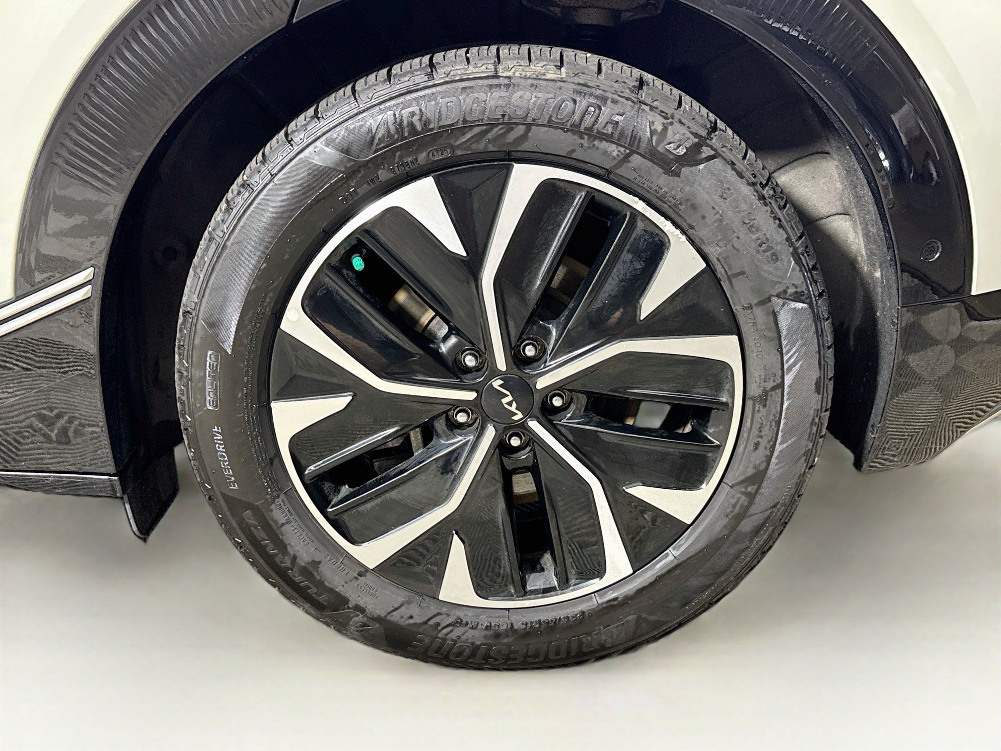 Used 2023 Kia EV6 Wind w/ Wind Technology Package AWD/4WD image 31