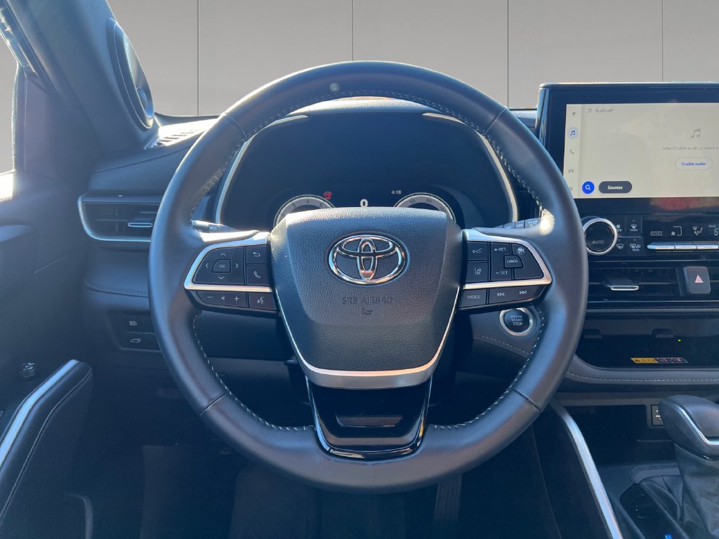 Used 2026 Toyota Highlander XSE AWD/4WD image 14