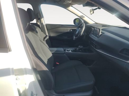 Used 2024 Nissan Rogue S AWD/4WD image 15