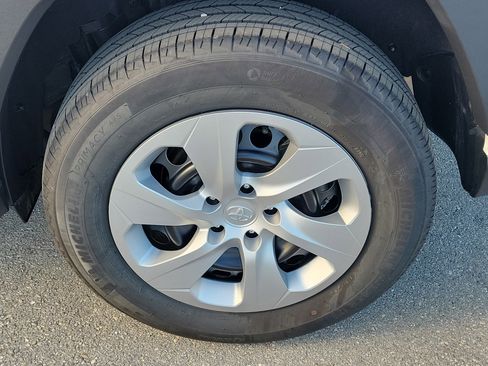 Used 2025 Toyota RAV4 LE image 26