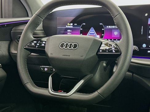 Used 2025 Audi SQ5 Premium Plus w/ Premium Plus Package image 8