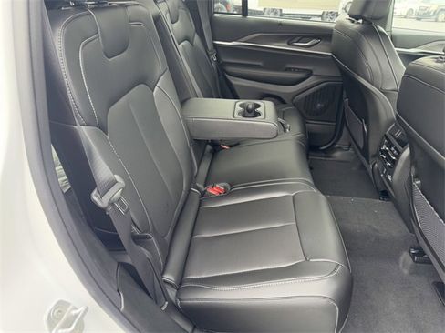 New 2025 Jeep Grand Cherokee Limited image 17