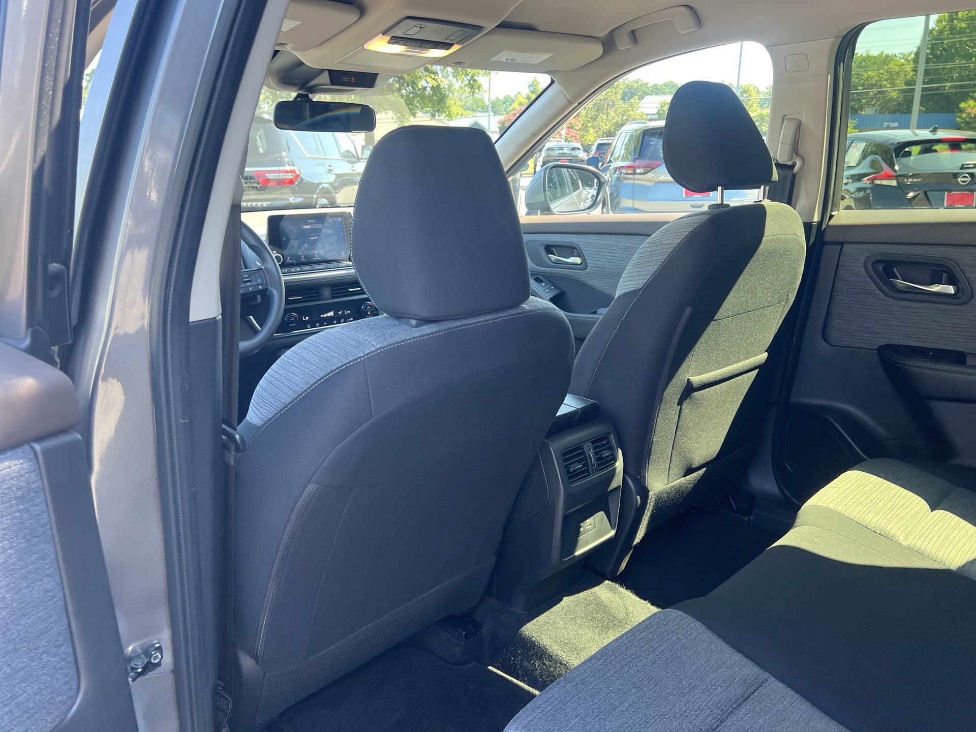 Used 2023 Nissan Rogue SV FWD image 17