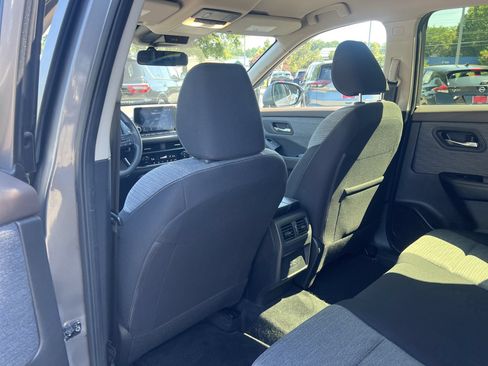 Used 2023 Nissan Rogue SV FWD image 17