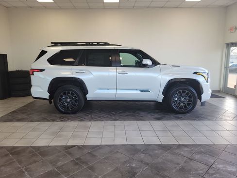 Used 2026 Toyota Sequoia Platinum AWD/4WD image 5
