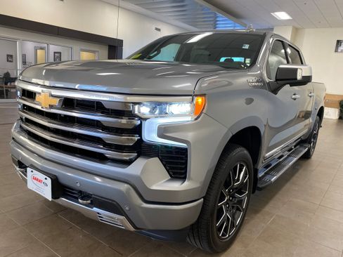 Used 2024 Chevrolet Silverado 1500 High Country w/ Technology Package image 4
