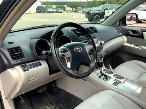 Used 2012 Toyota Highlander SE FWD image 15