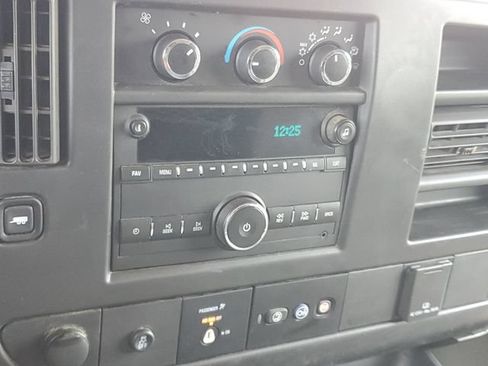 Used 2017 Chevrolet Express 2500 RWD image 12