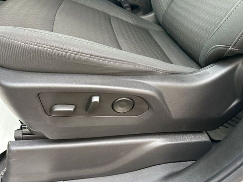 Used 2024 Chevrolet Silverado 1500 LT image 9