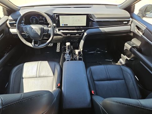 Used 2025 Toyota Camry XSE FWD image 16