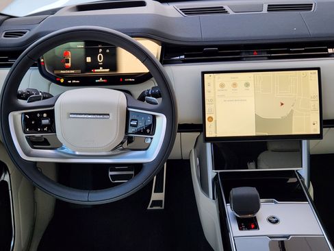 New 2025 Land Rover Range Rover Long Wheelbase SE image 27