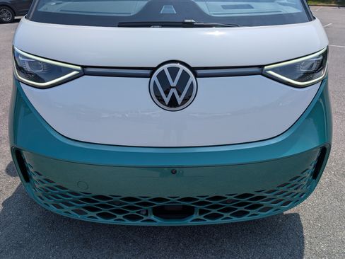 Used 2025 Volkswagen ID. Buzz Pro S Plus RWD image 12