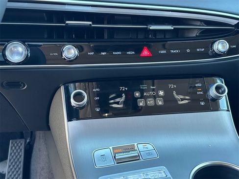 New 2026 Genesis GV70 2.5T Select image 31