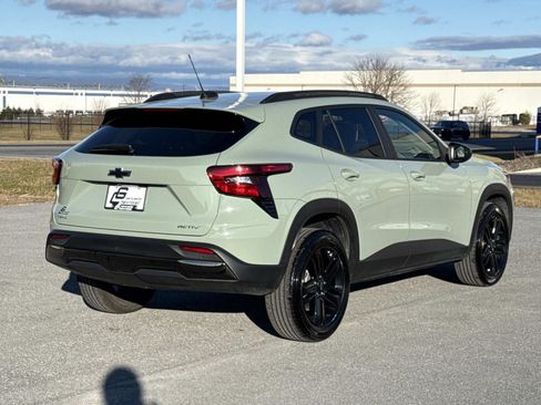 Used 2024 Chevrolet Trax ACTIV w/ Driver Confidence Package image 24