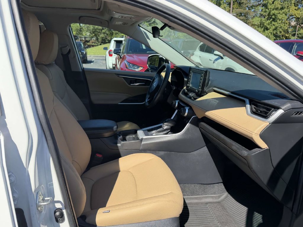 Used 2021 Toyota RAV4 XLE w/ Convenience Package AWD/4WD image 10