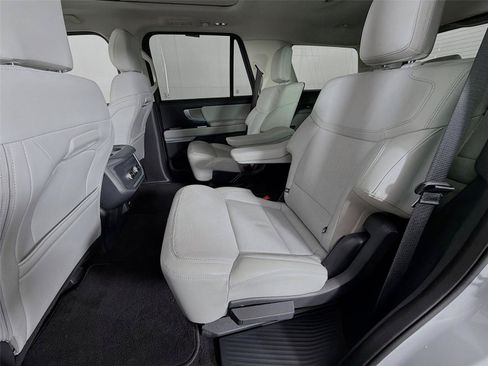 Used 2025 Ford Expedition Platinum AWD/4WD image 26