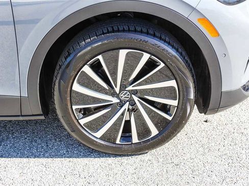 Used 2024 Volkswagen ID.4 Pro image 8