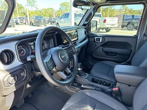Used 2025 Jeep Wrangler Sport image 22