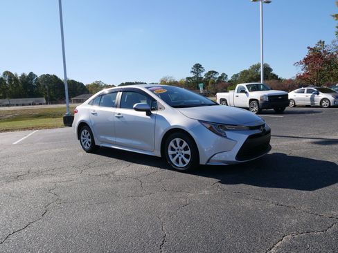 Used 2024 Toyota Corolla LE image 2