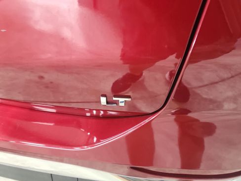 Used 2020 Chevrolet Equinox LT w/ Sport Edition image 15