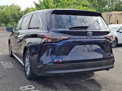 Used 2025 Toyota Sienna XLE FWD image 4
