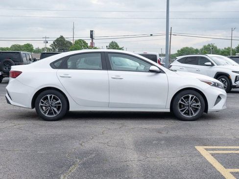 Used 2024 Kia Forte LXS FWD image 6