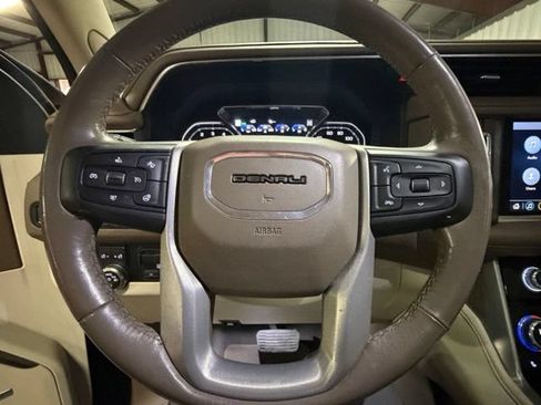 Used 2021 GMC Yukon Denali w/ Denali Ultimate Package AWD/4WD image 11