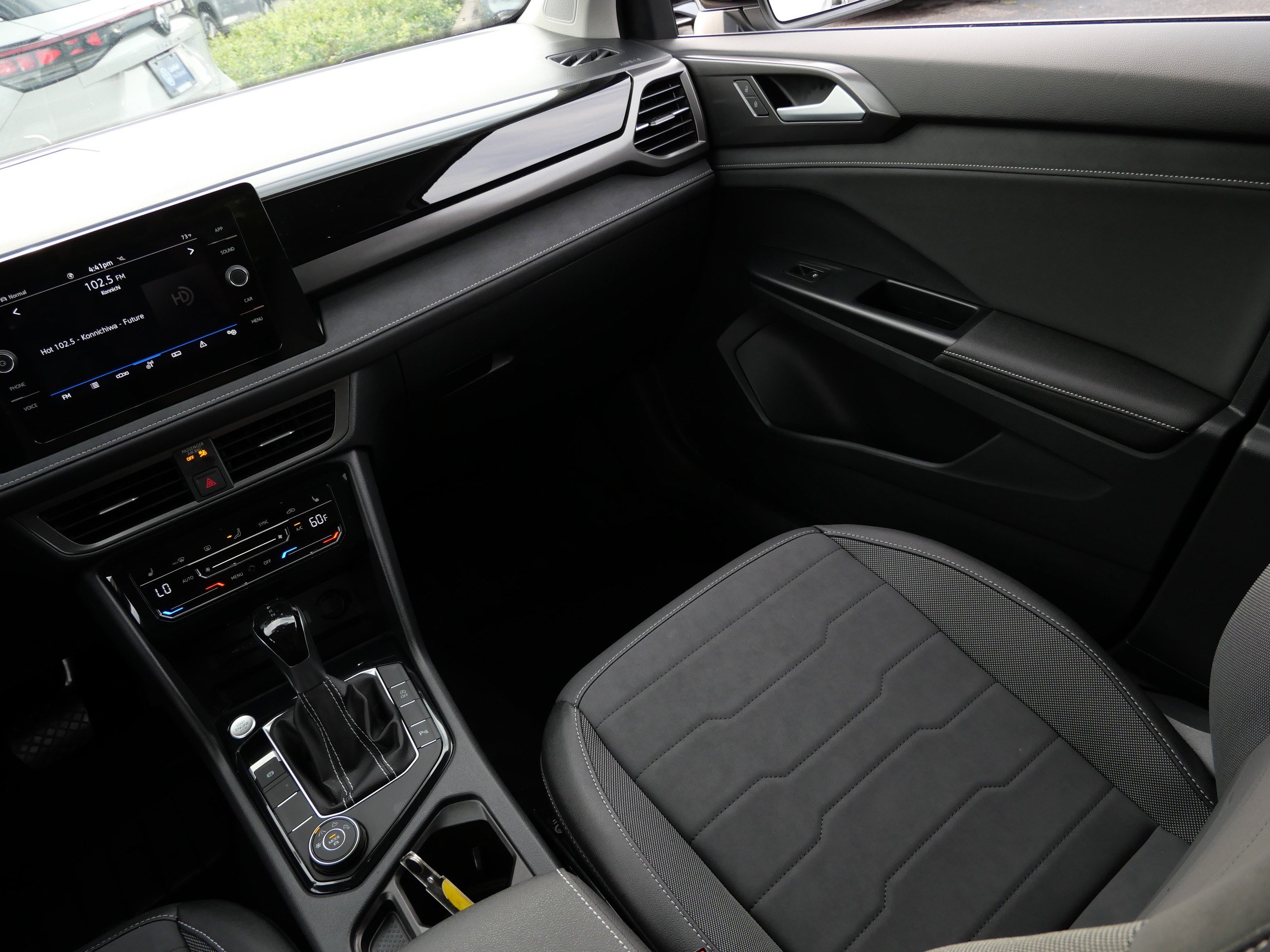 Certified 2025 Volkswagen Taos SE AWD/4WD image 11
