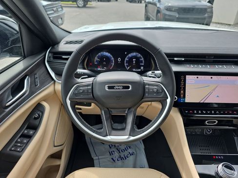 New 2026 Jeep Grand Cherokee L Limited w/ Luxury Tech Group II RWD image 15