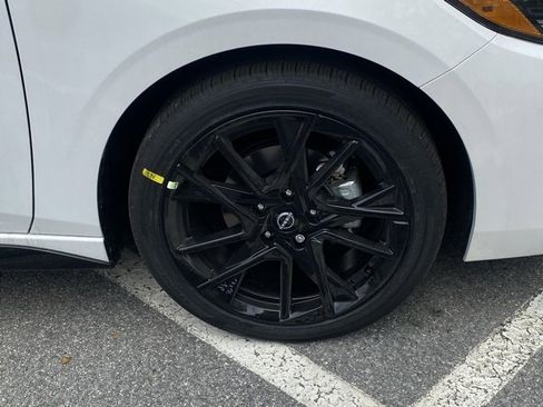 New 2025 Nissan Sentra SR w/ Midnight Edition image 11