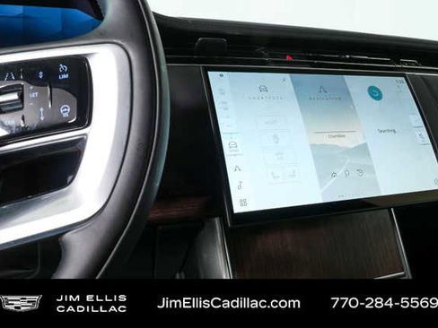 Used 2025 Land Rover Range Rover SE image 13