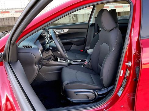 Certified 2024 Kia Forte LXS w/ LXS Technology Package image 23