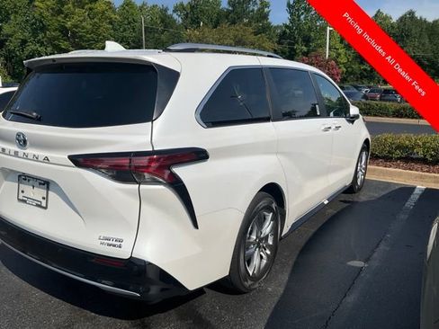 Used 2023 Toyota Sienna Limited FWD image 6