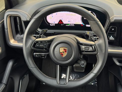 Used 2024 Porsche Cayenne Turbo AWD/4WD image 22
