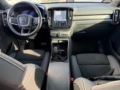 Certified 2023 Volvo C40 P8 Recharge Ultimate w/ Protection Package Premier AWD/4WD image 12