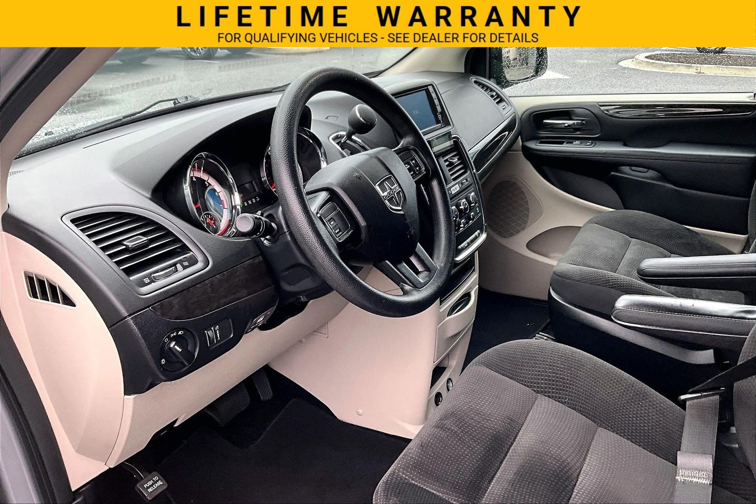 Used 2018 Dodge Grand Caravan SE FWD image 14