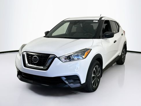 Used 2020 Nissan Kicks S FWD image 1
