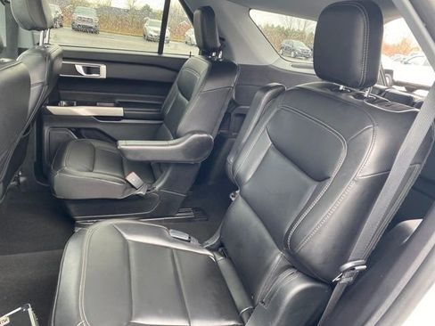 Used 2022 Ford Explorer XLT image 19
